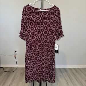 Perceptions Petite Short Sleeve Geometric Shift Dress in Wine Taupe Size Large